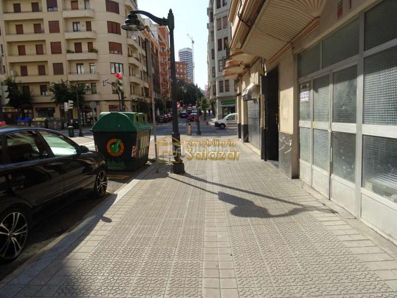 Foto c7561a9a-afed-4421-8139-10356f8a3411. Local comercial venta de local bien situado y con amplio escaparate en indautxu en Bilbao
