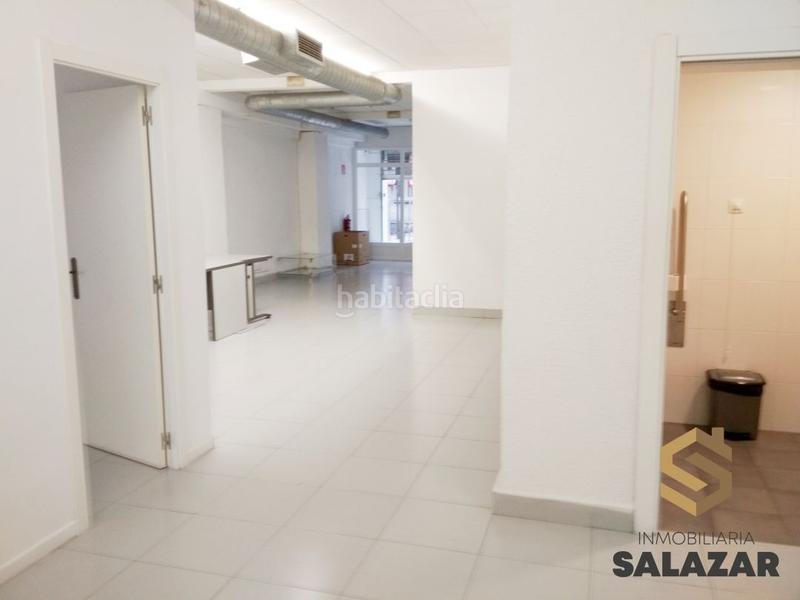 Foto af91e8d4-27bc-4484-b810-e41e169b8965. Alquiler local comercial inmobiliaria salazar alquilaamplio local en uribarri, calle monte arno. preparado para empezar a trabajar, reformado y en buen es en Bilbao