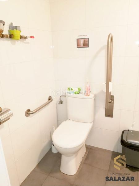 Foto c8de8744-db27-456c-9166-b6fcf9e73aff. Alquiler local comercial inmobiliaria salazar alquilaamplio local en uribarri, calle monte arno. preparado para empezar a trabajar, reformado y en buen es en Bilbao