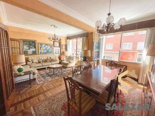 Pis a Sabino Arana-Jesuitas. Salazar vende vivienda exterior muy luminosa con balcón en sabin