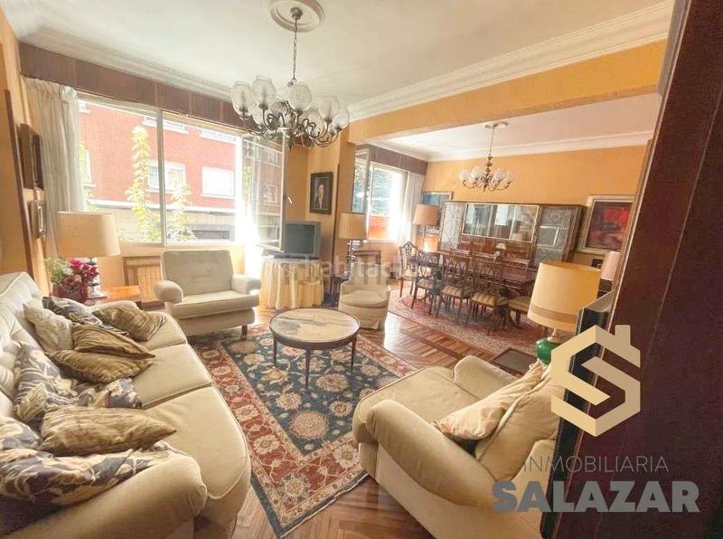 Foto 4f1f941c-c9e2-4e69-8cf0-abc6d5556447. Piso salazar vende vivienda exterior muy luminosa con balcón en sabino arana! en Bilbao