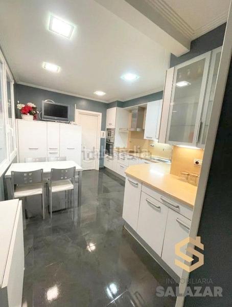 Foto b70a28e0-d309-4a0f-9f99-1c0e42094376. Piso salazar vende vivienda exterior muy luminosa con balcón en sabino arana! en Bilbao