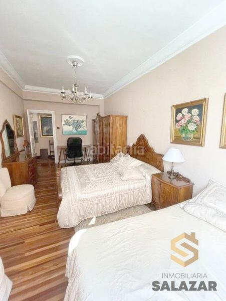 Foto cae8b59e-27ce-4e21-a8e0-c5a2be11e131. Piso salazar vende vivienda exterior muy luminosa con balcón en sabino arana! en Bilbao