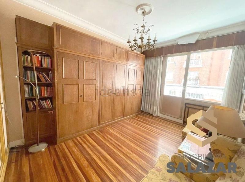 Foto e7cc1427-bb89-4f63-974f-8e392d1154d3. Piso salazar vende vivienda exterior muy luminosa con balcón en sabino arana! en Bilbao