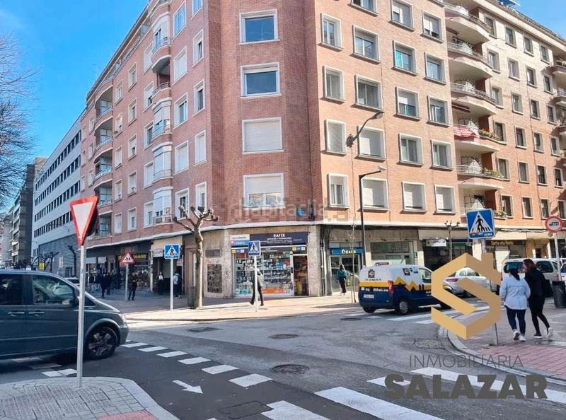 Foto fc8106f3-e216-4f35-9d50-7876149ae802. Piso salazar vende vivienda exterior muy luminosa con balcón en sabino arana! en Bilbao