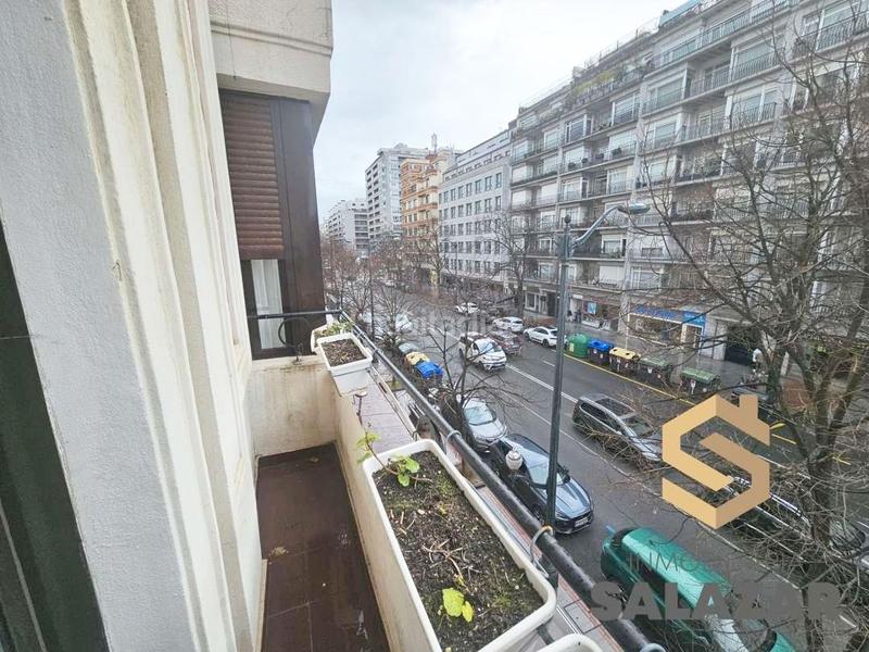 Foto c7b97eff-8f92-450e-84bf-2e86cad03f3a. Piso venta vivienda en gran vía, balcón sur y garaje en Bilbao