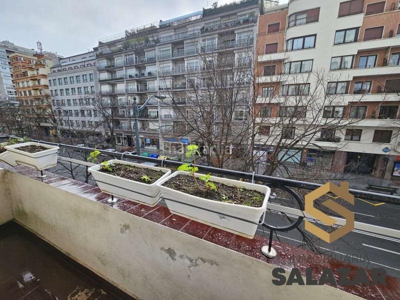 Foto fe9dc443-4c5e-4cd9-8254-c114c0357611. Piso venta vivienda en gran vía, balcón sur y garaje en Bilbao
