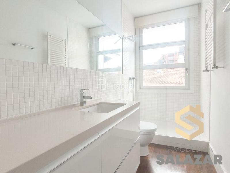 Foto 8eab5dd7-4612-43f3-b106-b2244d93151e. Ático salazar vende apartamento en rodriguez arias en Bilbao