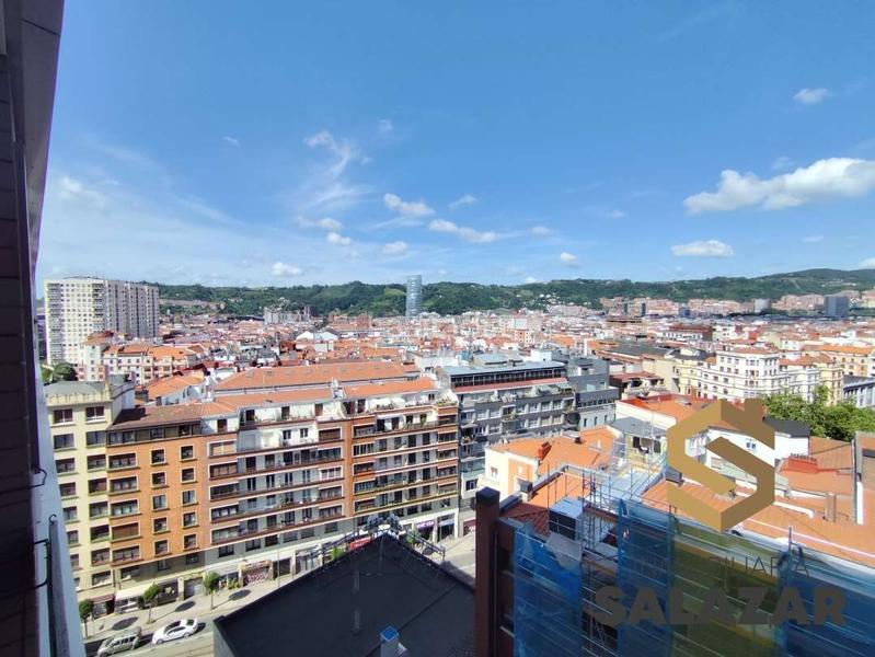 Foto 95a523c2-dace-458c-b942-3901ca2b7614. Piso salazar vende vivienda en el edificio reina victoria en Bilbao