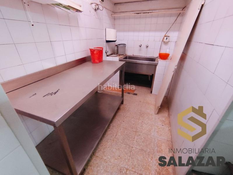 Foto e544cf20-d95d-4b45-b279-39cbc44cec64. Alquiler local comercial se alquila charcuteria en san adrian en Bilbao