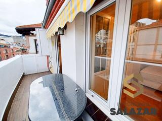 Miete Dachwohnung in Alhóndiga. Alquiler ático con terraza en autonomía