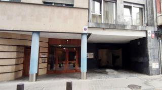 Lloguer Aparcament cotxe a Zabalburu. Alquiler de parcela de garaje amplia en la calle costa