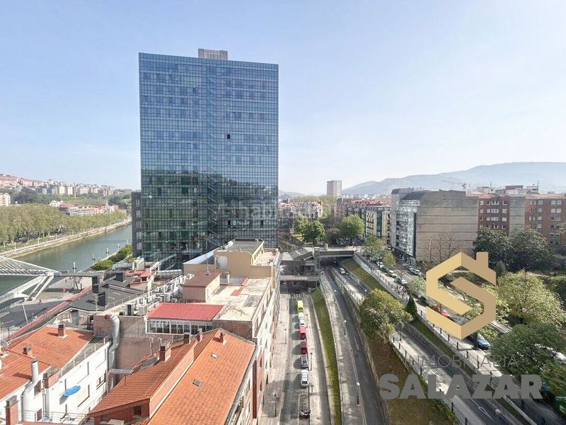 Foto 25ffa34a-46cb-4682-ad7f-4a80889d8d40. Pis amb calefacció aparcament a Abandoibarra - Guggenheim Bilbao