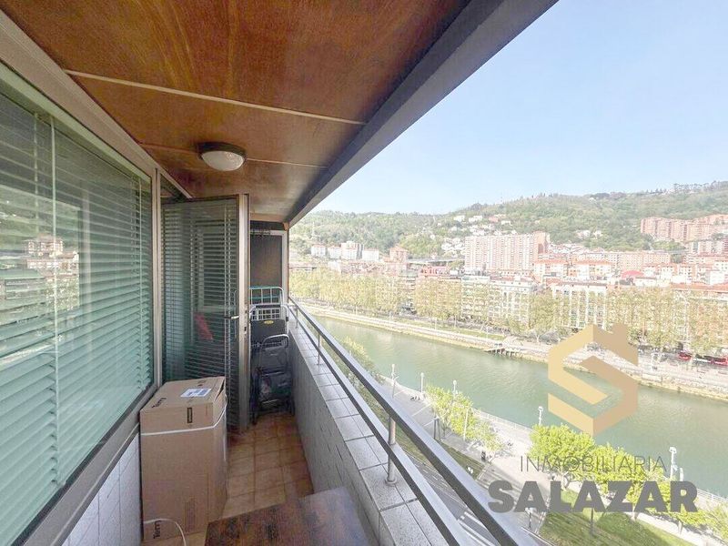 Foto 68051b07-57e8-4cd8-a646-59dbf82c4d93. Pis amb calefacció aparcament a Abandoibarra - Guggenheim Bilbao