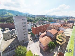 Pis  Santutxu kalea. Salazar vende en santutxu