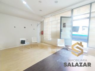 Business premise in Latorre General Plaza