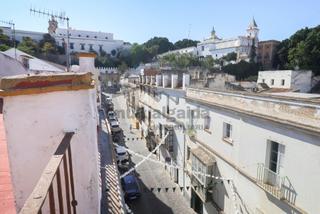 Casa a Centro-Calzada-Cabo Noval. Gran casa en el centro de la ciudad