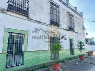 Casale in Las Palmeras-Dehesilla. Finca rústica con vivienda y bodega centenaria