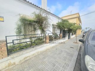 Maison à V Centenario-Piletas-Capuchinos. Inmueble independiente a reformar en 2 línea de playa