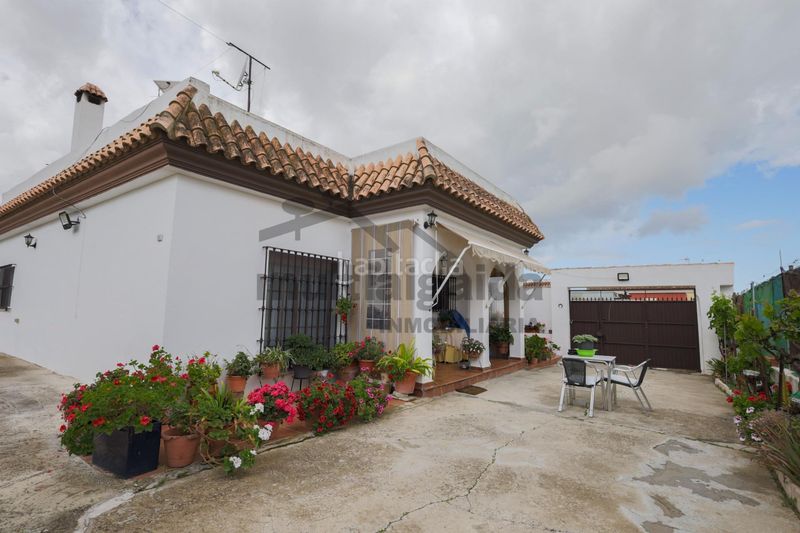 Foto c3784a30-f050-4e1f-9e5c-1c05934b15eb. Masia amb aparcament a Bonanza-Avda de Huelva-Barrio Andalucia Sanlúcar de Barrameda