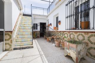 Casa a Centro-Calzada-Cabo Noval. Casa independiente en zona centroplaya