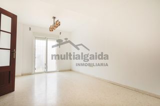 Casa adossada a V Centenario-Piletas-Capuchinos. Adosado en la zona de ctra chipiona