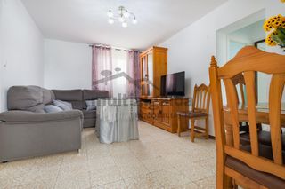 Etagenwohnung in Ctra Jerez-Ctra del Puerto. Piso en barriada de los ángeles