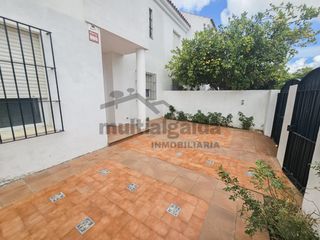Casa adossada a Las Palmeras-Dehesilla. Adosado en la dehesilla