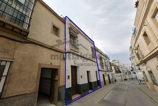 Maison à V Centenario-Piletas-Capuchinos. Casa independiente para reformar en sebastián elcano