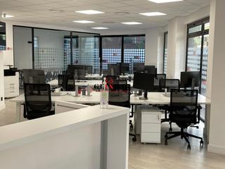 Lloguer Oficina  Calle angli. Coworking  en les tres torres