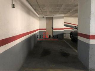 Aparcament cotxe a Ronda general mitre 59. Parking coche mediano