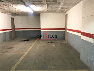 Aparcament cotxe a Ronda general mitre 59. Parking coche mediano