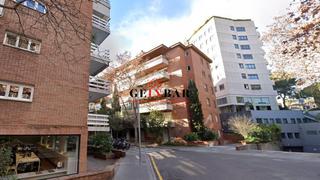 Aparcament cotxe a Calle via augusta 253. Plaza de parking grande en alt de gironella 71