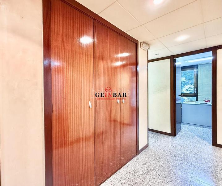 Foto 96dde5bf-5bbc-42ad-93f7-99abf753d350. Alquiler oficina  exterior con luz natural en Barcelona