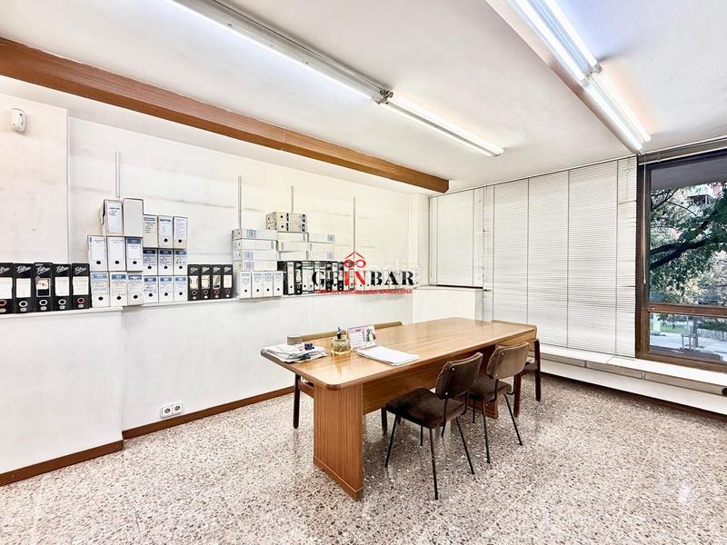 Foto d43adb7a-10b5-4242-8403-bc0e98106195. Alquiler oficina  exterior con luz natural en Barcelona