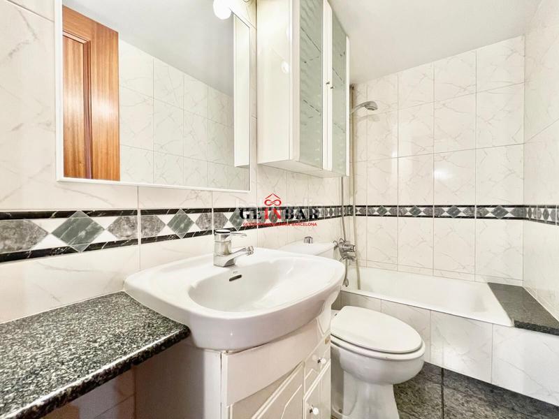 Foto a27d36cb-c04a-4c5d-b87d-5de75c996caa. Pis amb calefacció aparcament a La Nova Esquerra de l´Eixample Barcelona