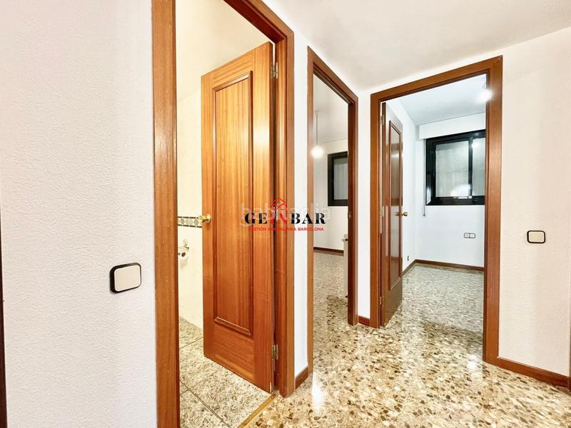 Foto fd34be00-d4d6-4acb-9f82-f9d8a3a7b233. Pis amb calefacció aparcament a La Nova Esquerra de l´Eixample Barcelona