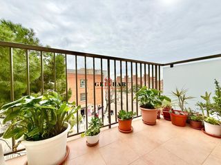 Flat  Avenida can serra de. Piso totalmente exterior con balcon y vistas despejadas