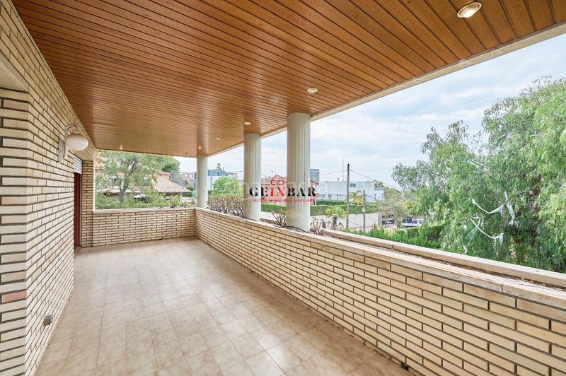 Foto 22d728a6-5856-418c-b39a-52b0d742234a. Casa amb calefacció aparcament a Ciutat Diagonal Esplugues de Llobregat