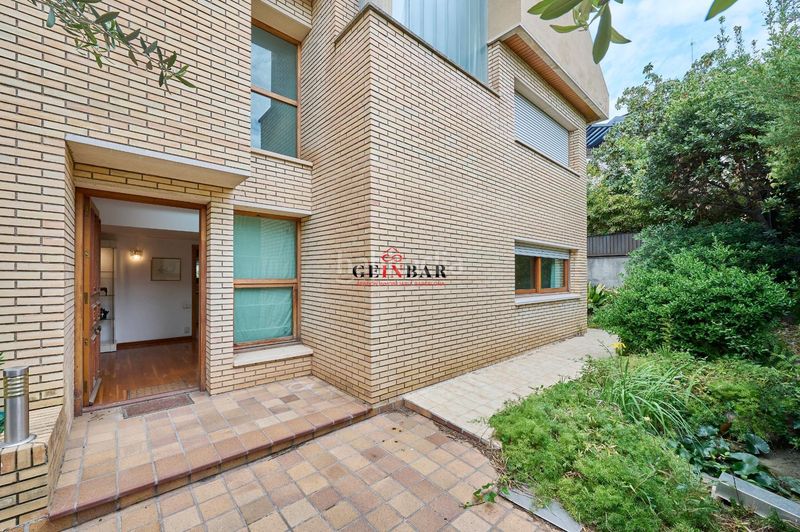 Foto 2f3d4389-4c99-4349-ae4f-6f8010bee597. Casa amb calefacció aparcament a Ciutat Diagonal Esplugues de Llobregat