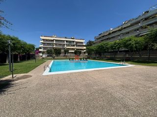 Duplex  Carrer mestral. Espectacular dúplex con 2 terrazas y piscinas al lado del mar