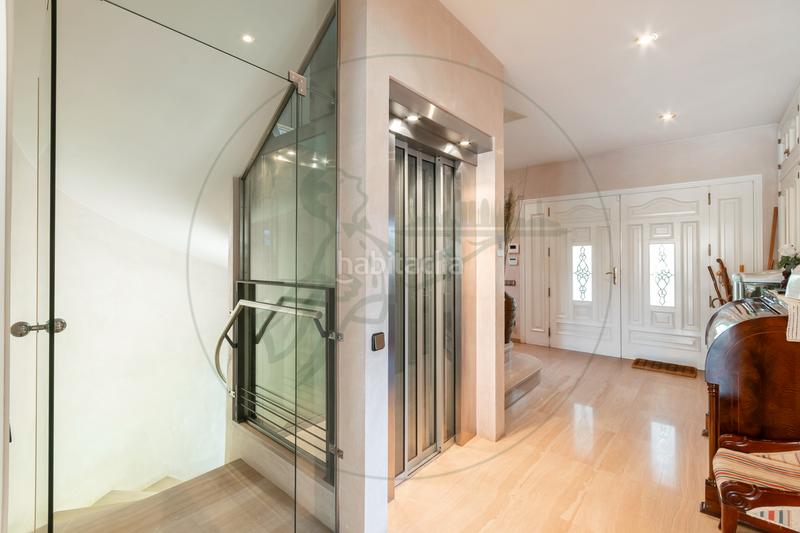 Foto 01f69a51-f5a3-4458-99f9-e241b2cf4b1e. Maison avec cheminée chauffage parking piscine dans Sant Cugat del Vallès