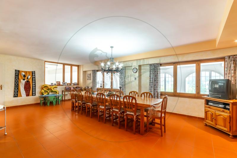 Foto 08020d71-a3f3-4efc-9939-8ca3cdc245e5. Maison avec cheminée chauffage parking piscine dans Sant Cugat del Vallès