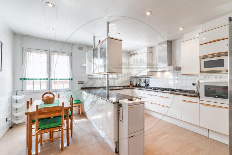 Foto 224e3eac-08d0-4baa-b4a5-baf647ff0111. Maison avec cheminée chauffage parking piscine dans Sant Cugat del Vallès