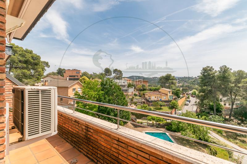 Foto 22a9cee5-e7d5-4b20-b853-4633c71a2029. Maison avec cheminée chauffage parking piscine dans Sant Cugat del Vallès