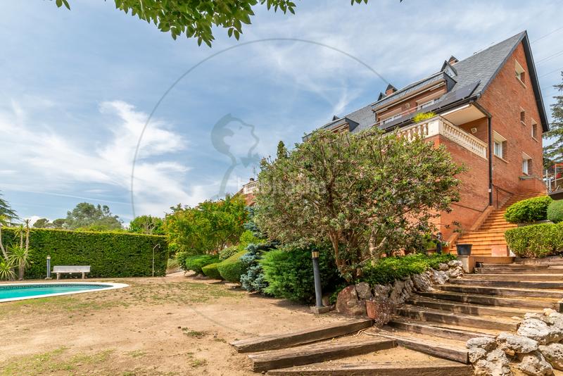 Foto 2c5d1052-24ae-4e0a-bfeb-c1b5d48d6011. Maison avec cheminée chauffage parking piscine dans Sant Cugat del Vallès