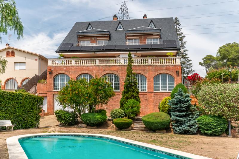 Foto 308a8675-aa99-472c-a5d0-6482fc4721f0. Maison avec cheminée chauffage parking piscine dans Sant Cugat del Vallès