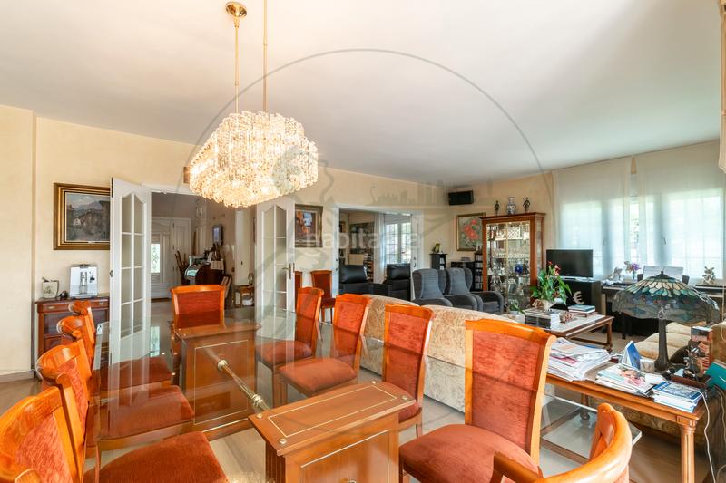 Foto 35f35602-4ee0-4d82-a086-a37dbc5b2ebe. Maison avec cheminée chauffage parking piscine dans Sant Cugat del Vallès