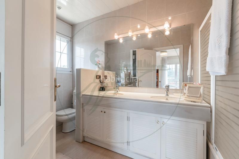 Foto 48850d5b-6f7e-42d0-be04-69a8f875c10e. Maison avec cheminée chauffage parking piscine dans Sant Cugat del Vallès