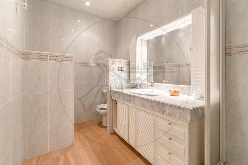 Foto 53cbe75d-2b03-42aa-a798-23ad06ed69d0. Maison avec cheminée chauffage parking piscine dans Sant Cugat del Vallès